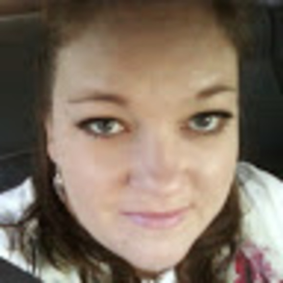 Meet your Posher, Julie - Picture 1 of 1